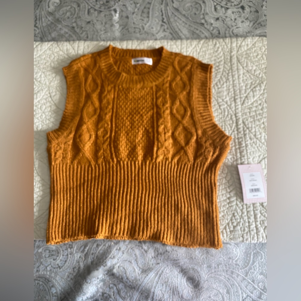 •NWT• Society 212 Mustang Sweater Vest